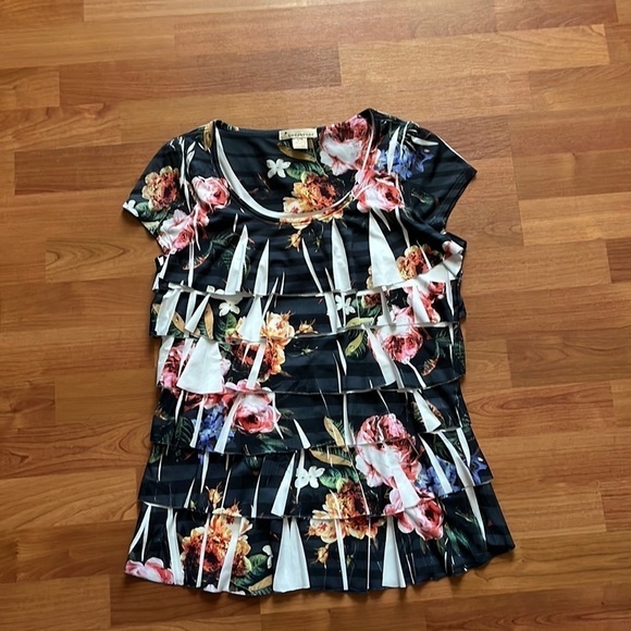 Twentyone by Forever 21 women’s tiered floral print top Size Large - Picture 2 of 6